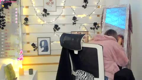 Snapshot of monika_youu chatting on 10/30/25, 02:07 Monika online show from 10/30/25, 02:07