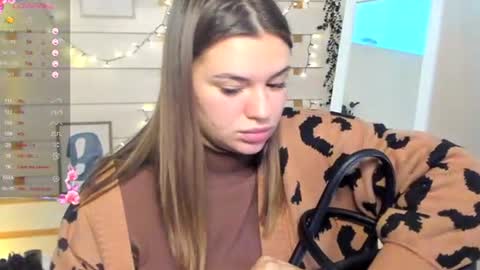 Snapshot of monika_youu chatting on 11/24/25, 02:28 Monika online show from 11/24/25, 02:28