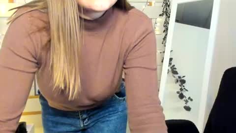 Snapshot of monika_youu chatting on 11/25/25, 02:28 Monika online show from 11/25/25, 02:28