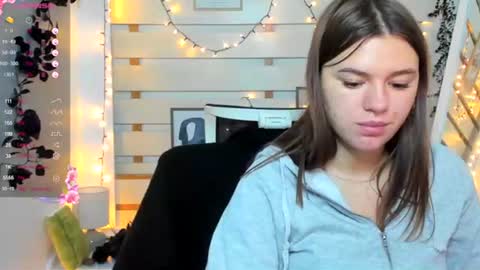 Snapshot of monika_youu chatting on 11/29/25, 01:47 Monika online show from 11/29/25, 01:47