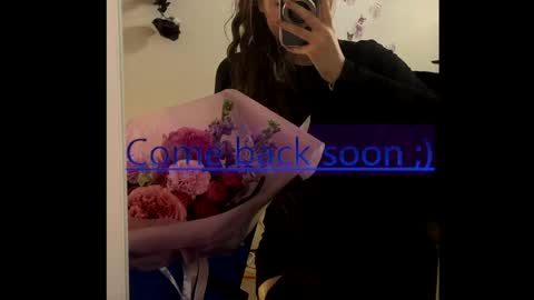 Snapshot of monika_youu chatting on 05/20/26, 12:22 Monika online show from 05/20/26, 12:22