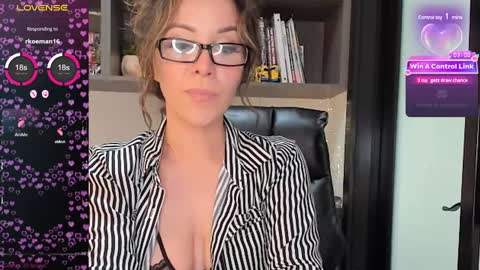 Snapshot of monilee69 chatting on 01/28/25, 10:34 Monilee online show from 01/28/25, 10:34