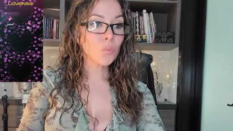 Snapshot of monilee69 chatting on 01/30/25, 08:21 Monilee online show from 01/30/25, 08:21