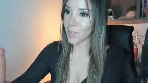 Snapshot of monilee69 chatting on 10/29/25, 07:32 Monilee online show from 10/29/25, 07:32