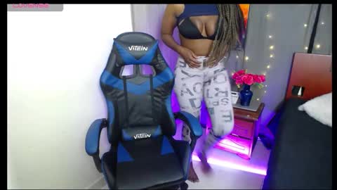 Snapshot of monique78854192 chatting on 03/10/26, 01:05 monique78854192 online show from 03/10/26, 01:05