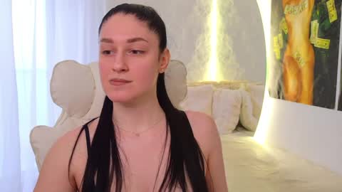 Snapshot of monique_a chatting on 04/11/26, 02:10 Ask me online show from 04/11/26, 02:10