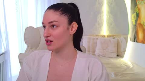 Snapshot of monique_a chatting on 04/20/26, 08:50 Ask me online show from 04/20/26, 08:50