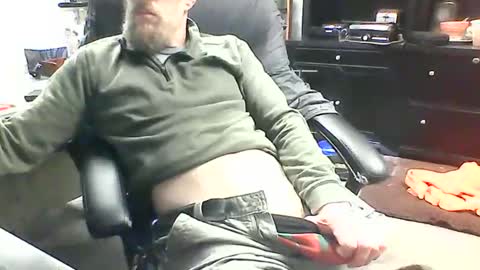 Snapshot of monkeypants0 chatting on 11/13/25, 04:17 monkeypants0 online show from 11/13/25, 04:17