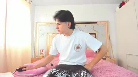 Snapshot of monky_0002 chatting on 03/18/26, 06:33 monky_0002 online show from 03/18/26, 06:33