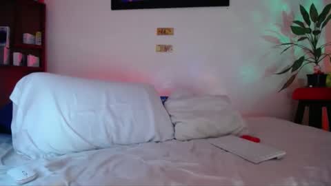 Snapshot of monnojones chatting on 04/15/26, 01:23 monnojones online show from 04/15/26, 01:23