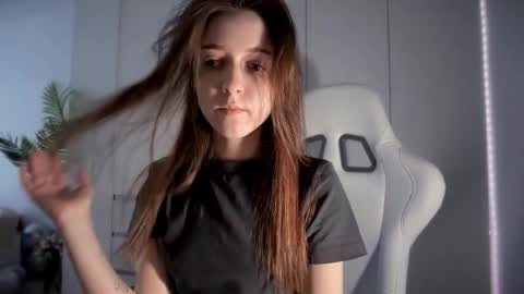 Snapshot of monnymoonn chatting on 03/15/26, 08:09 Mary online show from 03/15/26, 08:09