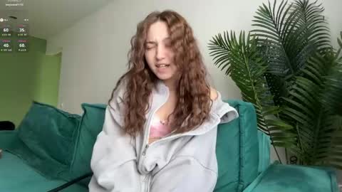 Snapshot of monnymoonn chatting on 05/17/26, 09:17 Mary online show from 05/17/26, 09:17