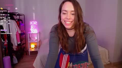 Snapshot of monroe_linger chatting on 04/13/26, 03:17 Monroe Please dont forger to follow me online show from 04/13/26, 03:17