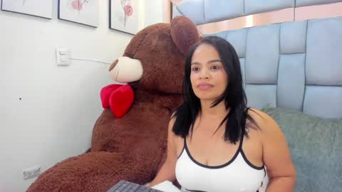 Snapshot of monserratvega chatting on 05/22/26, 06:46 Monserrat online show from 05/22/26, 06:46