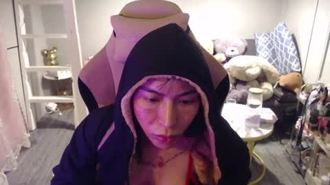 Snapshot of monstercockselfsuck chatting on 04/29/26, 04:44 ELYSE A SIMPLE GIRL online show from 04/29/26, 04:44