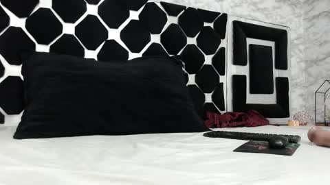 Snapshot of monsterhole91 chatting on 02/18/25, 01:32 Linda Darling online show from 02/18/25, 01:32