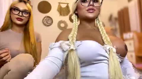 Snapshot of monstrouscockdivaontop chatting on 11/13/25, 09:30 Ruthie online show from 11/13/25, 09:30