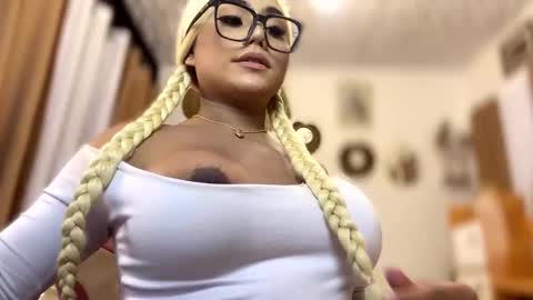 Snapshot of monstrouscockdivaontop chatting on 11/26/25, 11:06 Ruthie online show from 11/26/25, 11:06