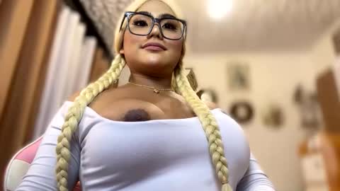 Snapshot of monstrouscockdivaontop chatting on 11/27/25, 11:07 Ruthie online show from 11/27/25, 11:07