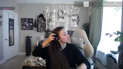 Lydia Mooney online show from 01/11/25, 07:16