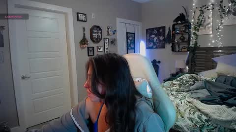 Lydia Mooney online show from 01/17/25, 01:04