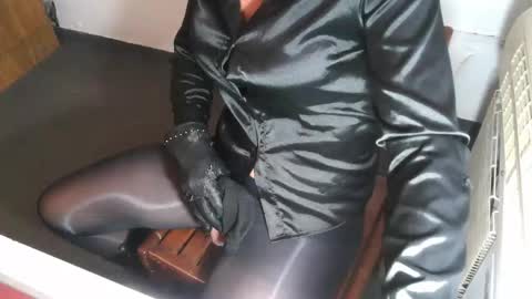 Snapshot of montero81 chatting on 12/18/25, 08:26 Sabrina online show from 12/18/25, 08:26