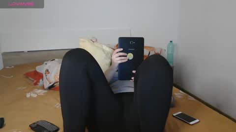 Snapshot of montserrat123 chatting on 02/18/25, 07:41 Monse online show from 02/18/25, 07:41