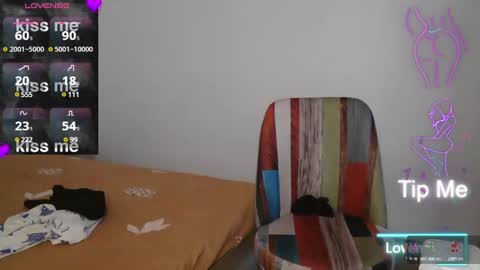 Snapshot of montserrat123 chatting on 02/23/25, 07:00 Monse online show from 02/23/25, 07:00