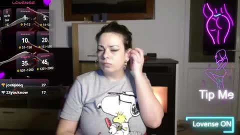 Snapshot of montserrat123 chatting on 02/27/25, 09:58 Monse online show from 02/27/25, 09:58