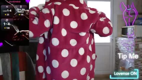 Snapshot of montserrat123 chatting on 02/28/25, 07:58 Monse online show from 02/28/25, 07:58