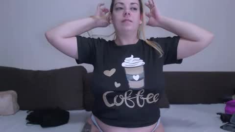 Snapshot of montserrat123 chatting on 09/29/25, 05:45 Monse online show from 09/29/25, 05:45