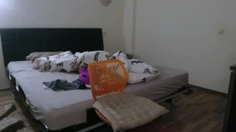 Snapshot of montserrat123 chatting on 10/01/25, 06:36 Monse online show from 10/01/25, 06:36