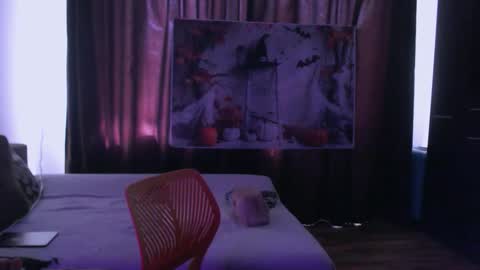 Snapshot of montserrat123 chatting on 10/31/25, 08:59 Monse online show from 10/31/25, 08:59