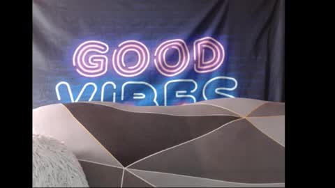 Snapshot of mood_us chatting on 02/23/26, 08:12 im Model Independent you can support me with a followtip and thumbs up please its important for you online show from 02/23/26, 08:12