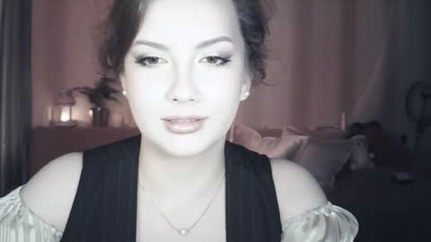 moodiemira online show from 05/17/26, 06:59