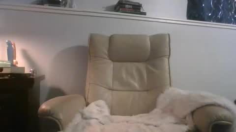 Snapshot of moomoobutt chatting on 10/03/25, 12:51 MooMooDizzy online show from 10/03/25, 12:51