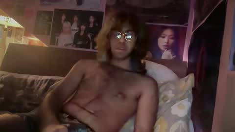Snapshot of moon189049 chatting on 06/10/26, 10:41 moon online show from 06/10/26, 10:41