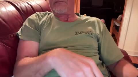 Snapshot of moon4music chatting on 12/25/24, 06:31 moon4music online show from 12/25/24, 06:31