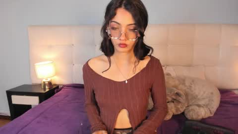 Elizabeth  online show from 11/25/25, 07:14