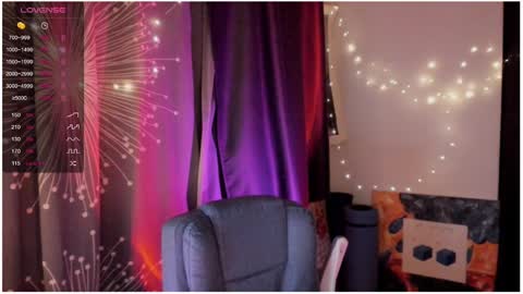 Snapshot of moon__girl chatting on 12/05/24, 07:28 Roxy online show from 12/05/24, 07:28