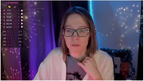 Snapshot of moon__girl chatting on 12/08/24, 11:19 Roxy online show from 12/08/24, 11:19