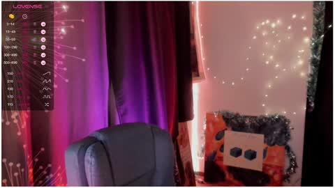 Snapshot of moon__girl chatting on 12/09/24, 06:57 Roxy online show from 12/09/24, 06:57