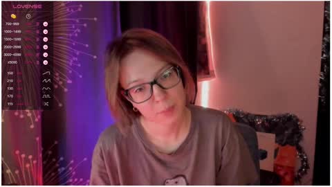 Snapshot of moon__girl chatting on 12/12/24, 08:32 Roxy online show from 12/12/24, 08:32