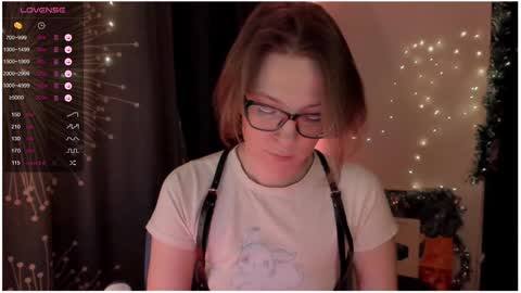 Snapshot of moon__girl chatting on 12/14/24, 06:41 Roxy online show from 12/14/24, 06:41