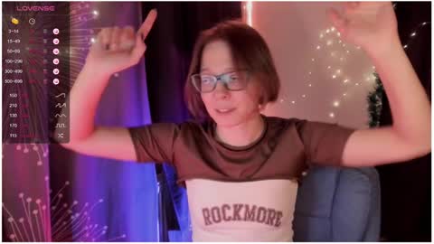 Snapshot of moon__girl chatting on 12/15/24, 07:10 Roxy online show from 12/15/24, 07:10