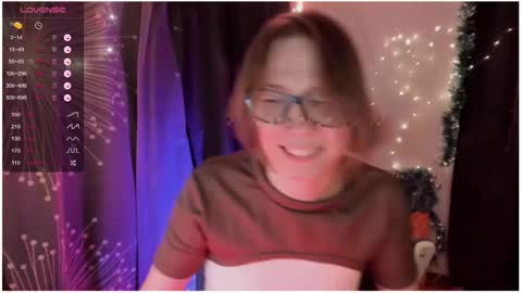 Snapshot of moon__girl chatting on 12/15/24, 10:15 Roxy online show from 12/15/24, 10:15