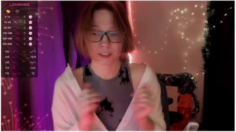 Snapshot of moon__girl chatting on 12/20/24, 08:12 Roxy online show from 12/20/24, 08:12