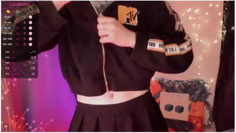 Snapshot of moon__girl chatting on 12/26/24, 08:21 Roxy online show from 12/26/24, 08:21