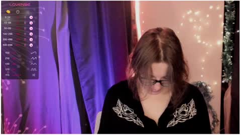 Snapshot of moon__girl chatting on 01/09/25, 08:11 Roxy online show from 01/09/25, 08:11