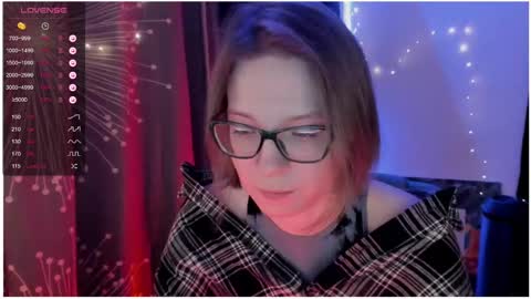 Snapshot of moon__girl chatting on 02/15/25, 07:39 Roxy online show from 02/15/25, 07:39